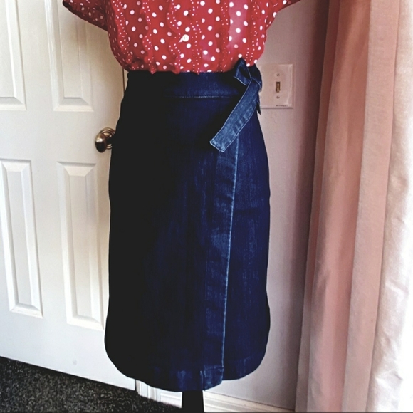 NWT LOFT Denim Wrap Skirt Tie Waist Blue Jean Women's Size 4 Modest Midi - Picture 1 of 11